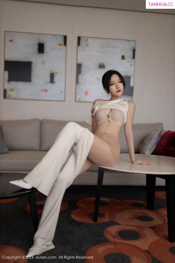 鱼子酱fish  [XiuRen]高清写真图 2024.11.15 No.9457 鱼子酱Fish 丝袜美腿第33张图片